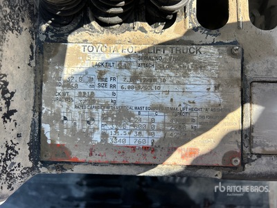 2017 Toyota 8FGU25 4900 lb Pneumatic Tire Montacargas