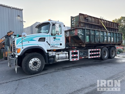 2005 Mack CV713 6x4 Camión rodante
