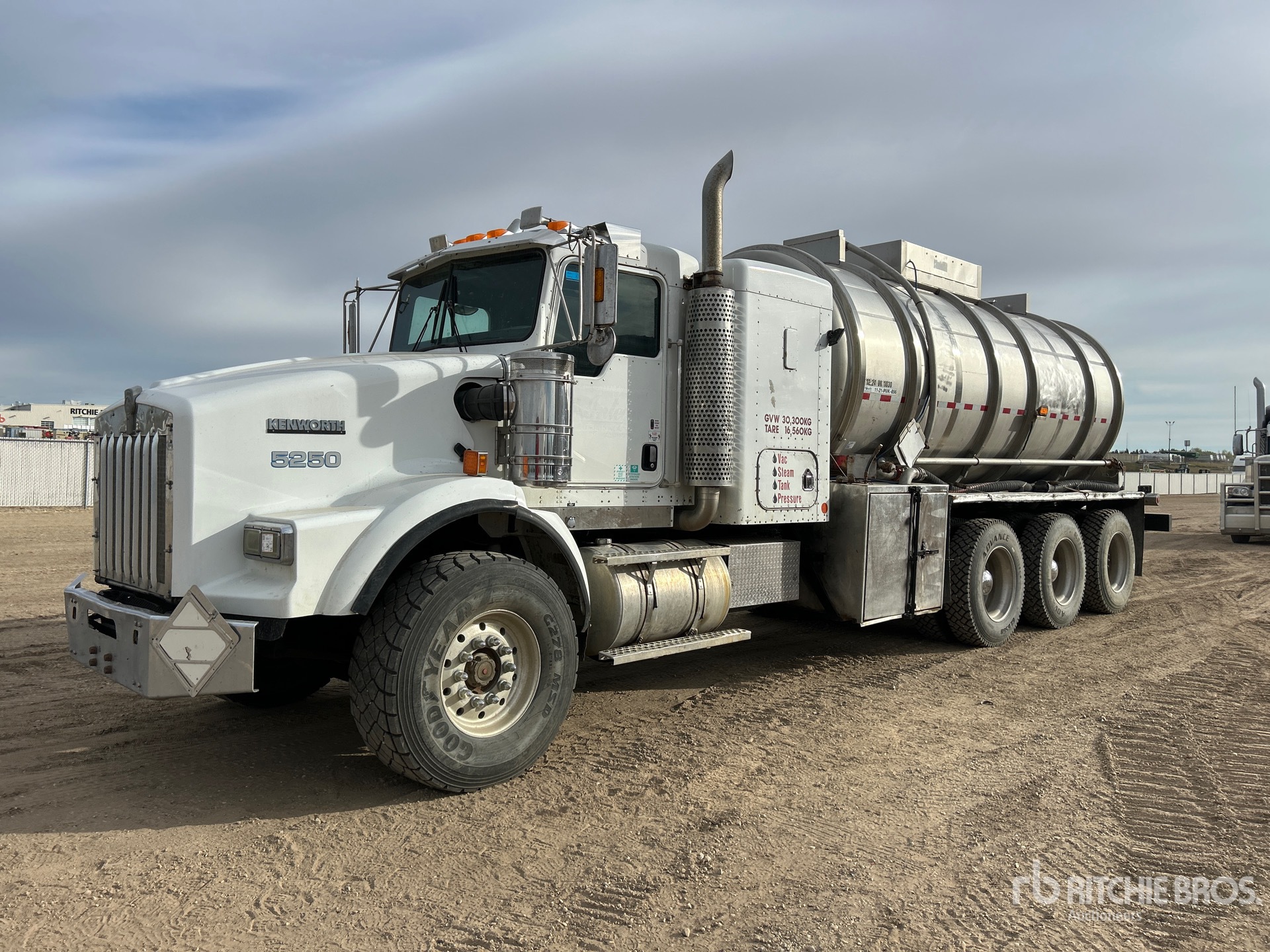 2003 Kenworth 3850 bbl 8x6 Sleeper Tanker Truck