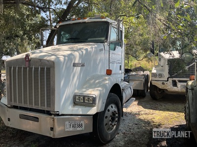 2007 Kenworth T800B 6x4 tandem axle tractor تراكتور شاحنة نهارية (ثنائية المحور) (Inoperable)