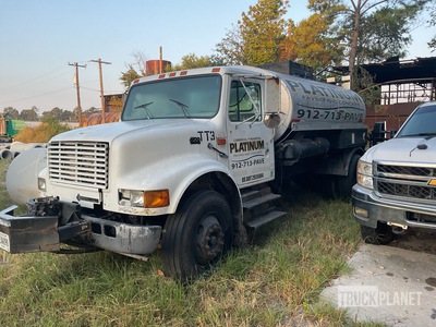 1999 Etnyre 2000 gal on 2000 International 4700 4700 INT. 4x2 distribution Camión distribuidor de asfalto (Inoperable)