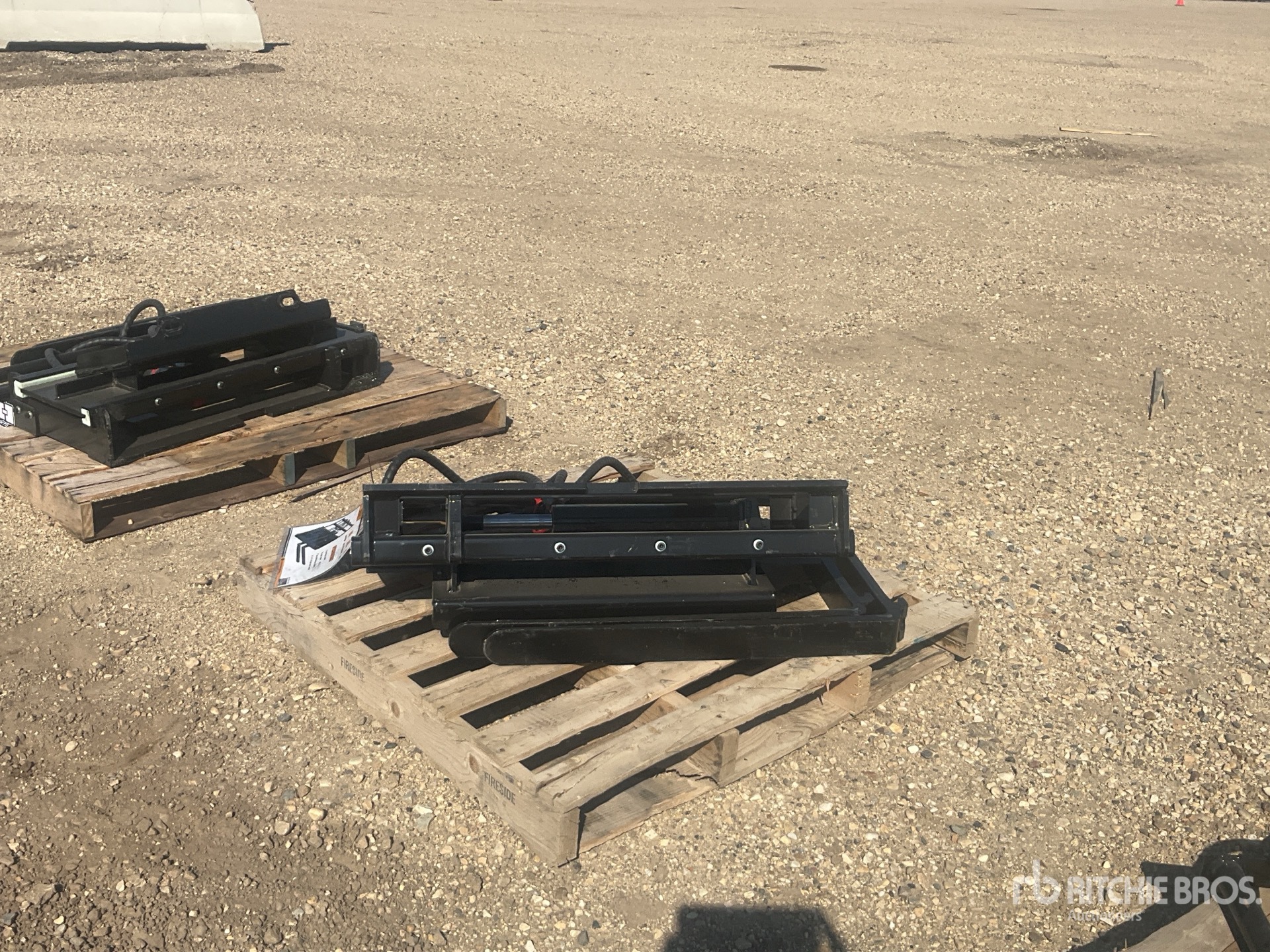 2025 GIYI GY-CYHC 30 in Mini 30" forks side shift Skid Steer Forks - Fits giyi by-cyhc (Unused)