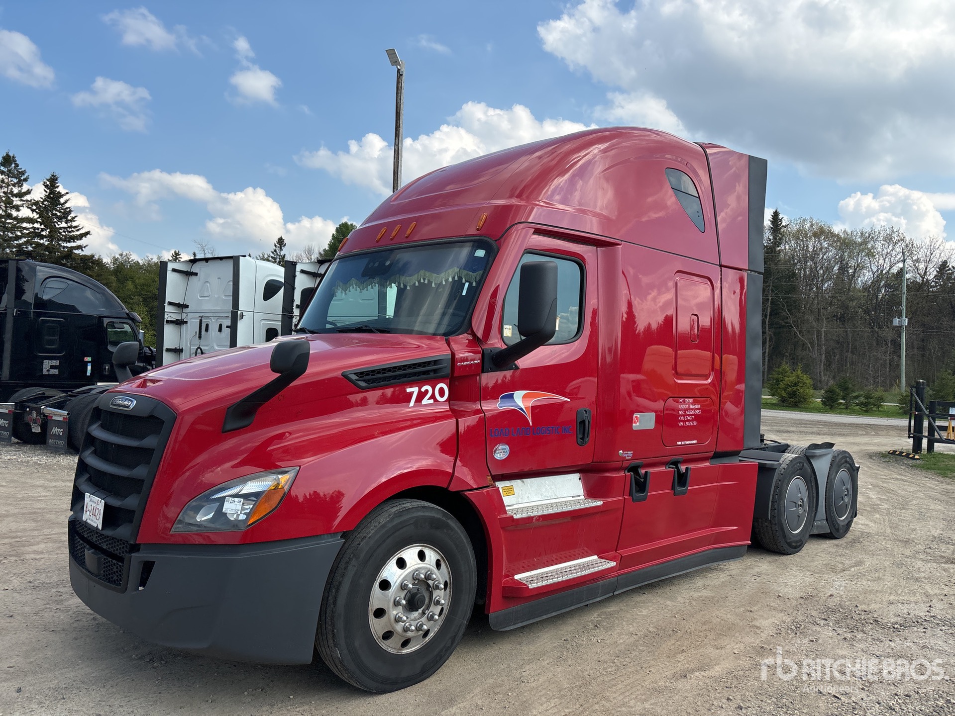 2020 Freightliner Cascadia 126 6x4 T/A Sleeper Truck Tractor