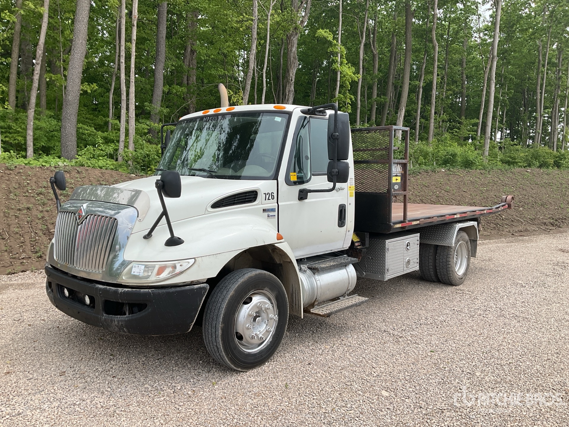 2013 International 4300M7 SBA Durastar 4x2 Roll-Off Truck