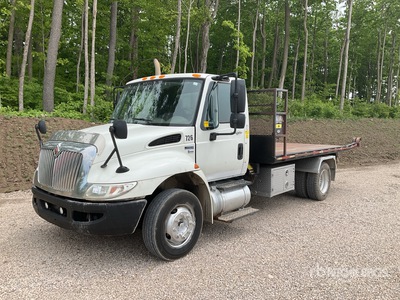 2013 International 4300M7 SBA Durastar 4x2 Roll-Off Truck