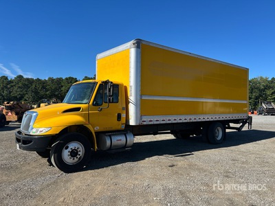 2018 International 4300 4x2 شاحنة فان
