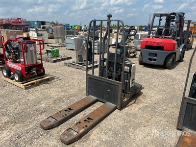 2013 Crown PE4500-60 2720 kg Electric 47 inches Pallet Jack