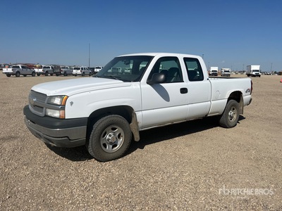 2004 Chevrolet Silverado 1500 4x4 Extended Cab Pickup