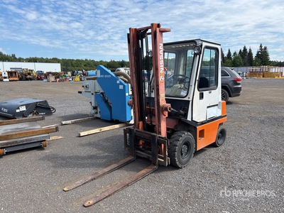 Nissan KPH01A15PV 2700 lb Pneumatic Tire Carretilla Elevadora