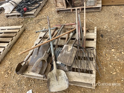 Quantity of Shovels & Pitch Forks Varios, tienda, almacen, consumidor