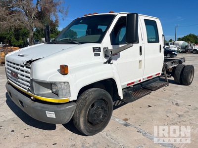 2006 GMC C5500 4x2 Crew Cab を見 Cab and Chassis