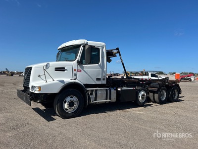 2014 Volvo VHD 8x4 Camión rodante