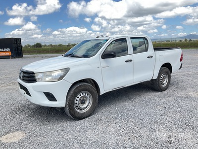 2018 Toyota Hilux 4x2 Crew Cab Camioneta / Pick-up