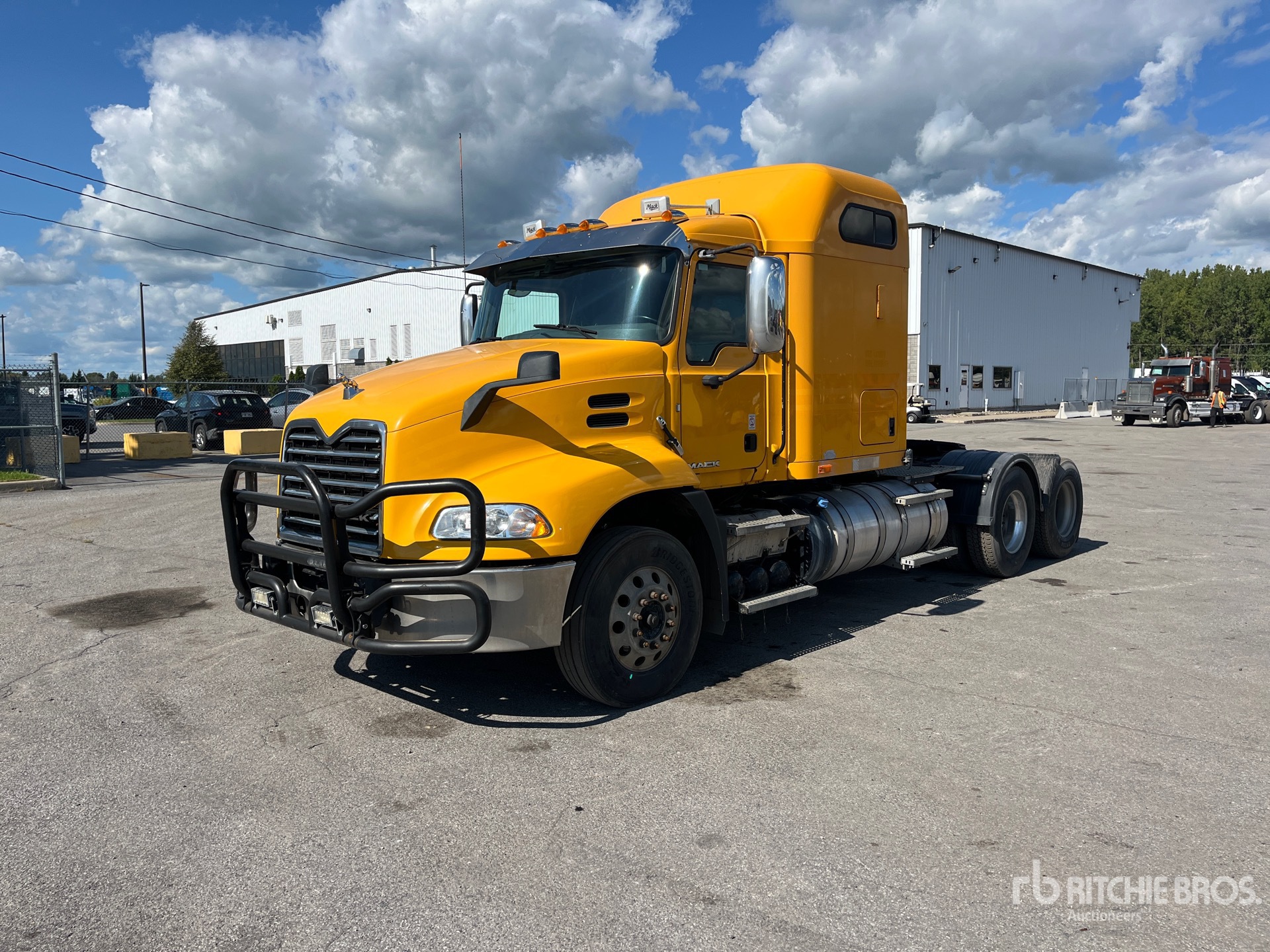 2017 Mack CXU613 6x4 Cabeza Tractora Cabina Dormitorio