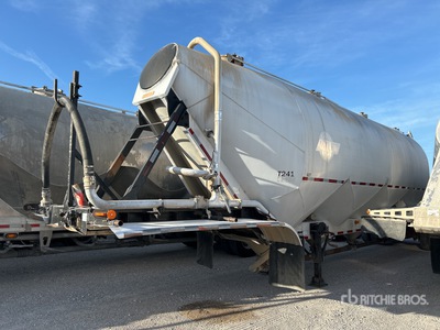 1988 Fruehauf 1525 cft T/A Pneumatic Bulk Trailer