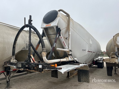 1988 Fruehauf 1525 cft T/A Pneumatic Bulk Trailer