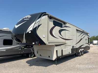 2016 Grand Design Solitude 38 ft Tri/A Travel Trailer