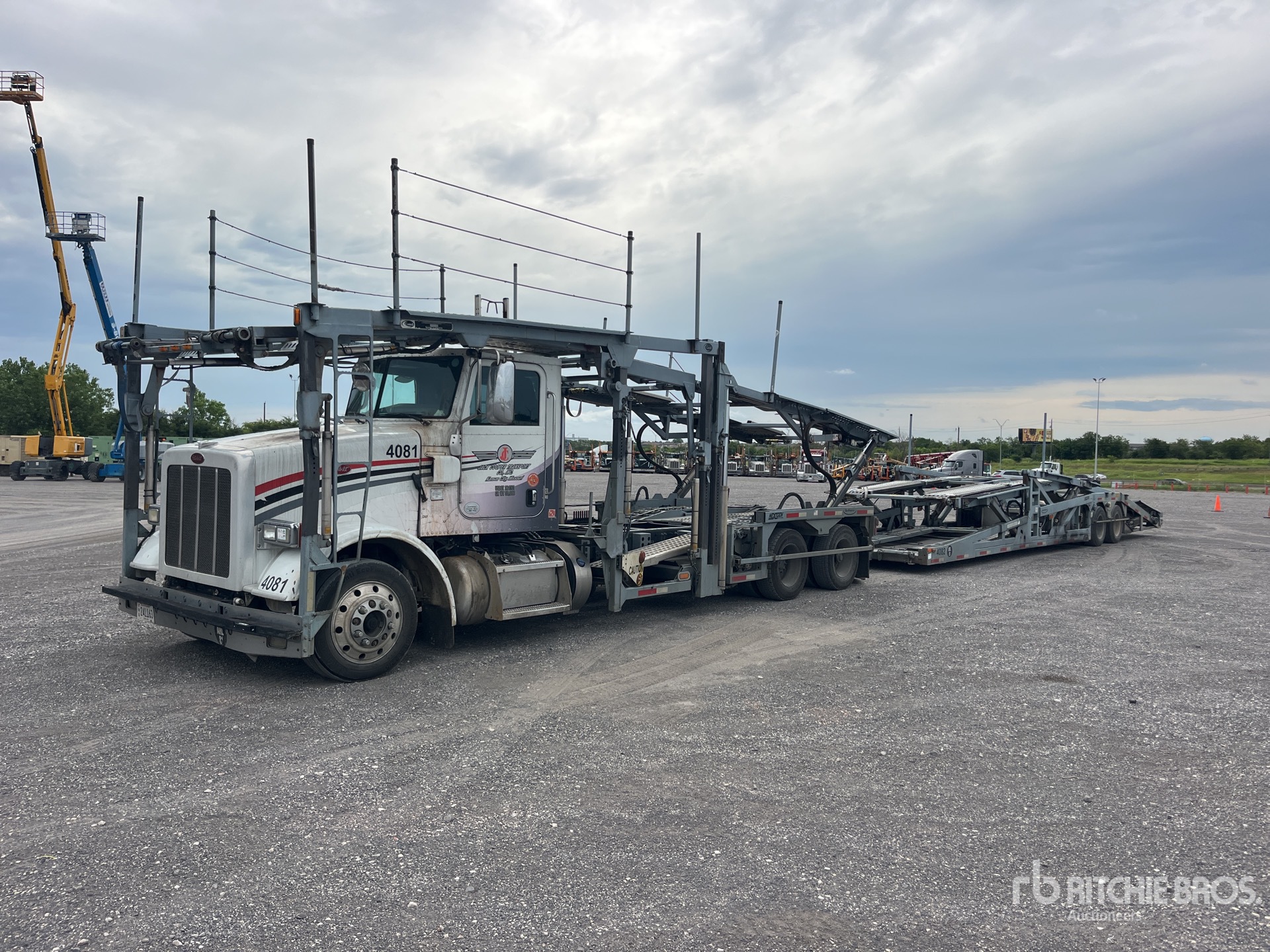 2013 Peterbilt 365 6x4 Car Carrier Truck