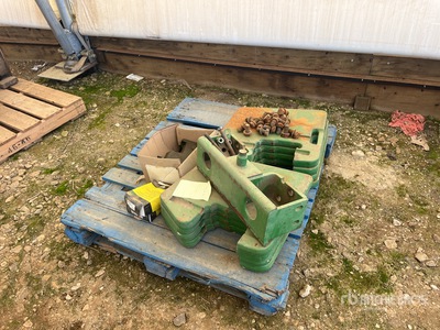 Quantity of (8) John Deere 4440 Front Mount Tractor Weights Varios, tienda, almacen, consumidor