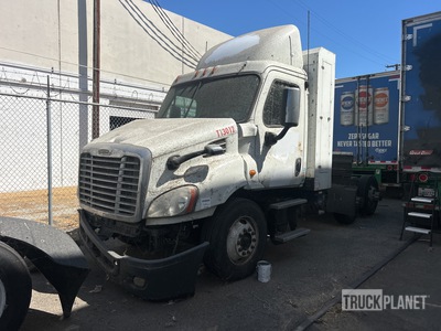2014 Freightliner Cascadia CNG 6x4 T/A Day Cab Truck Tractor (Inoperable)