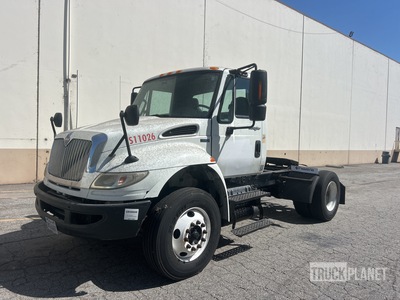 2012 International 4400 4x2 S/A Day Cab Truck Tractor