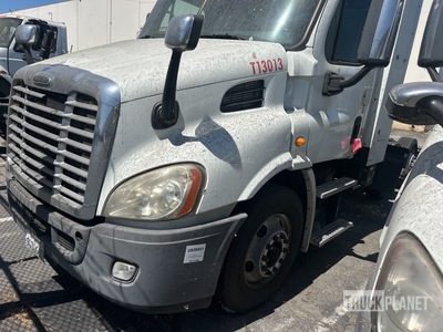 2014 Freightliner Cascadia CNG 6x4 T/A Day Cab Truck Tractor (Inoperable)