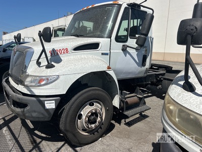 2013 International 4400 4x2 S/A Day Cab Truck Tractor (Inoperable)
