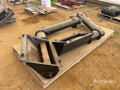 Quantity of (2) Grain Trailer Auger Hoppers Varios, tienda, almacen, consumidor