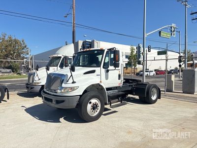 2013 International 4400 4x2 Cabeza Tractora Cabina Corta