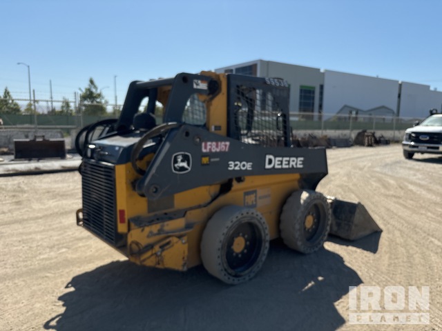 MINI CARGADOR SOBRE RUEDAS 2014 JOHN DEERE 320E