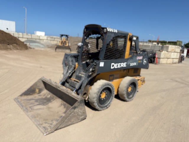 2014 John Deere 320E Skid Steer Loader 2014 John Deere 320E Skid Steer Loader