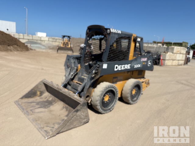 MINI CARGADOR SOBRE RUEDAS 2014 JOHN DEERE 320E