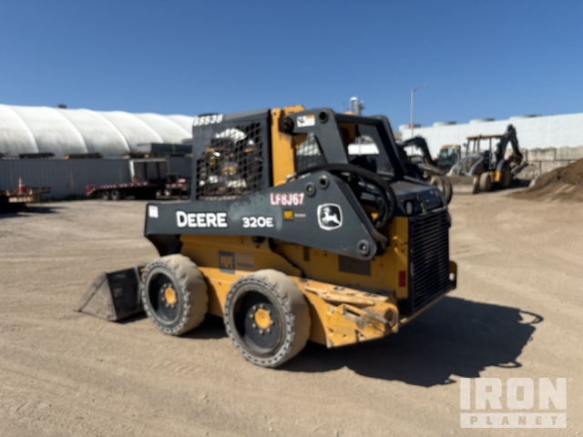 MINI CARGADOR SOBRE RUEDAS 2014 JOHN DEERE 320E