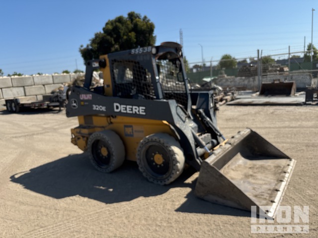 MINI CARGADOR SOBRE RUEDAS 2014 JOHN DEERE 320E
