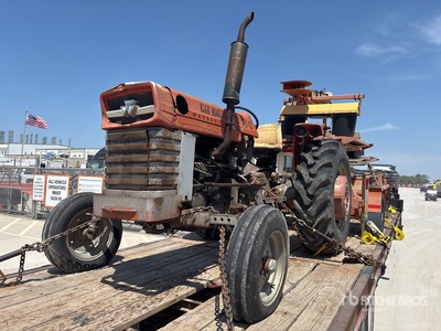 Massey Ferguson Tractor w/ Mower Attachment Accessoire pour chargeuse frontal