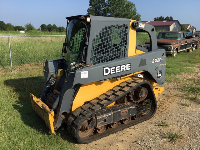 2012 John Deere 323DT