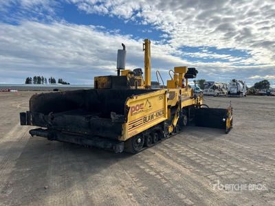 2000 Blaw-Knox PF-5510 Track を見 Paver