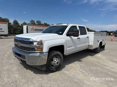 2018 Chevrolet Silverado 3500HD WT 4x4 Crew Cab Utility Truck