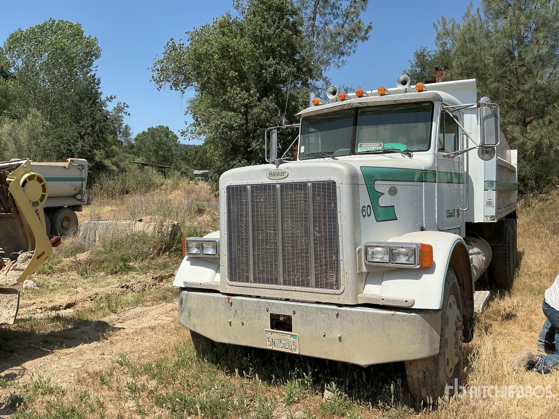 1997 Peterbilt 379 6x4 を見 Dump Truck