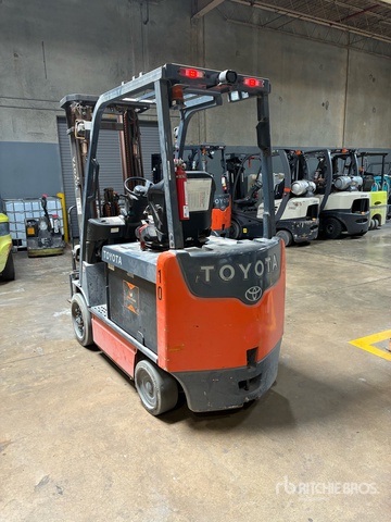 MONTACARGAS ELéCTRICO TOYOTA 8FBCU32
