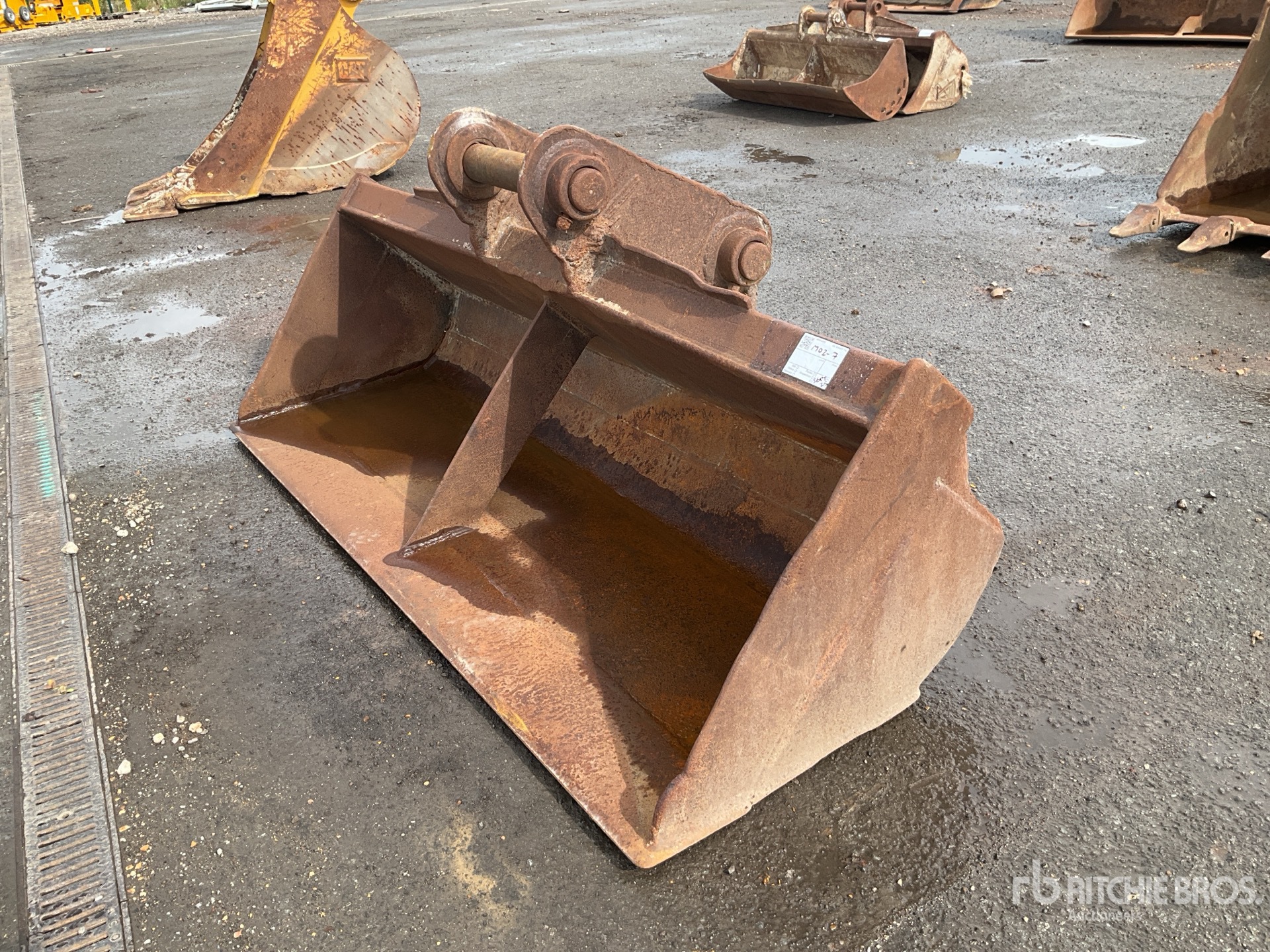 84" Clean-up. Excavator Bucket