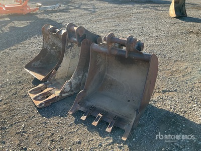 Quantity of (3) Digging Excavator Bucket