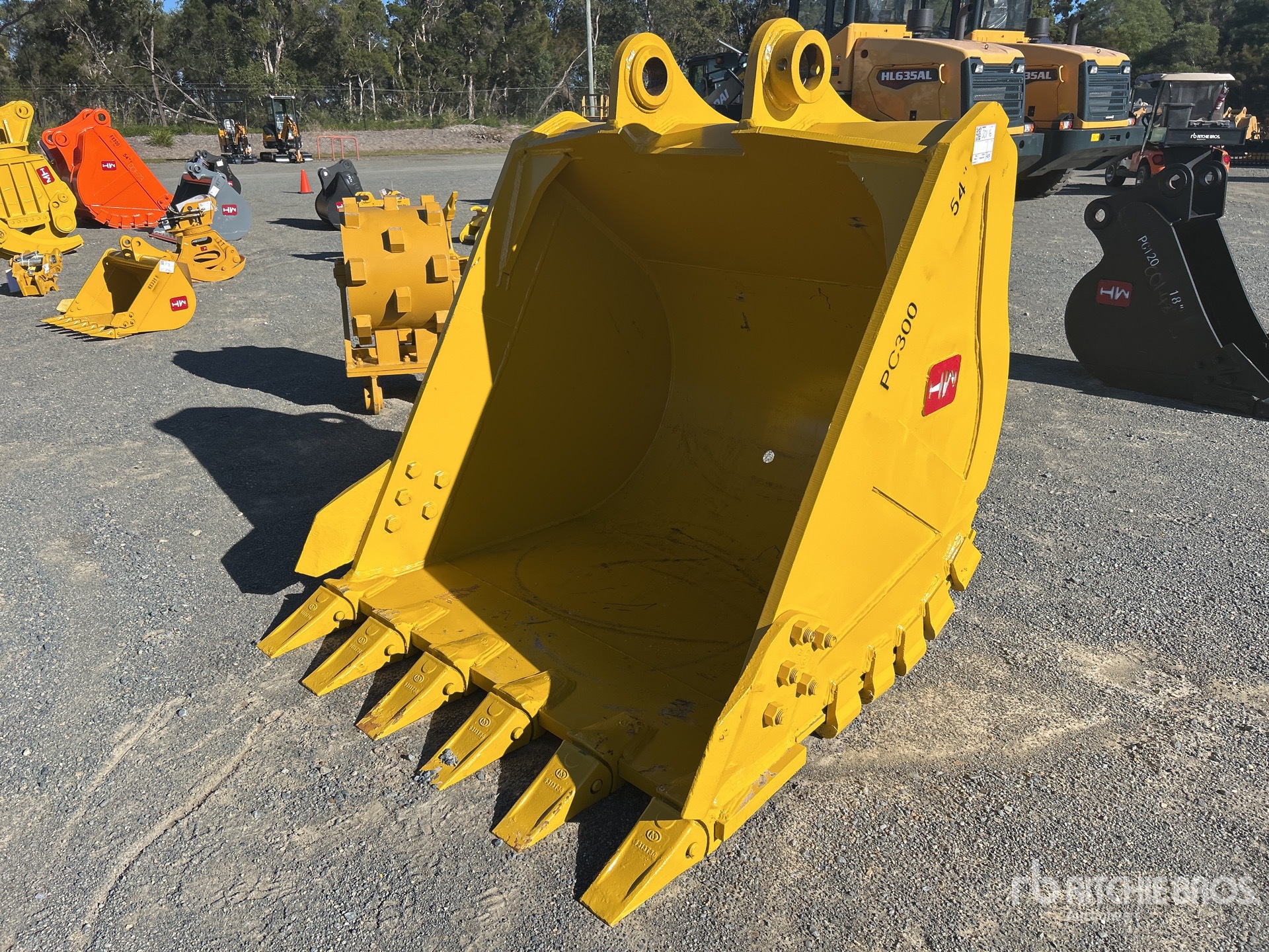 2025 Hongwing 1300 mm Digging Excavator Bucket - Fits Komatsu PC300 (Unused)