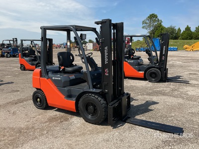 2013 Toyota 8FDU25 4900 lb Forklift