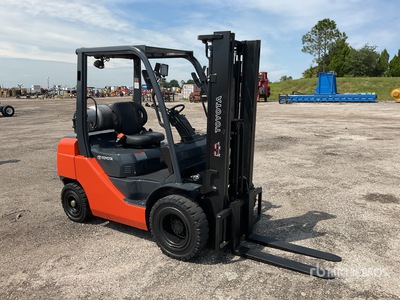 Toyota 8FGU25 4850 lb Pneumatic Tire Forklift