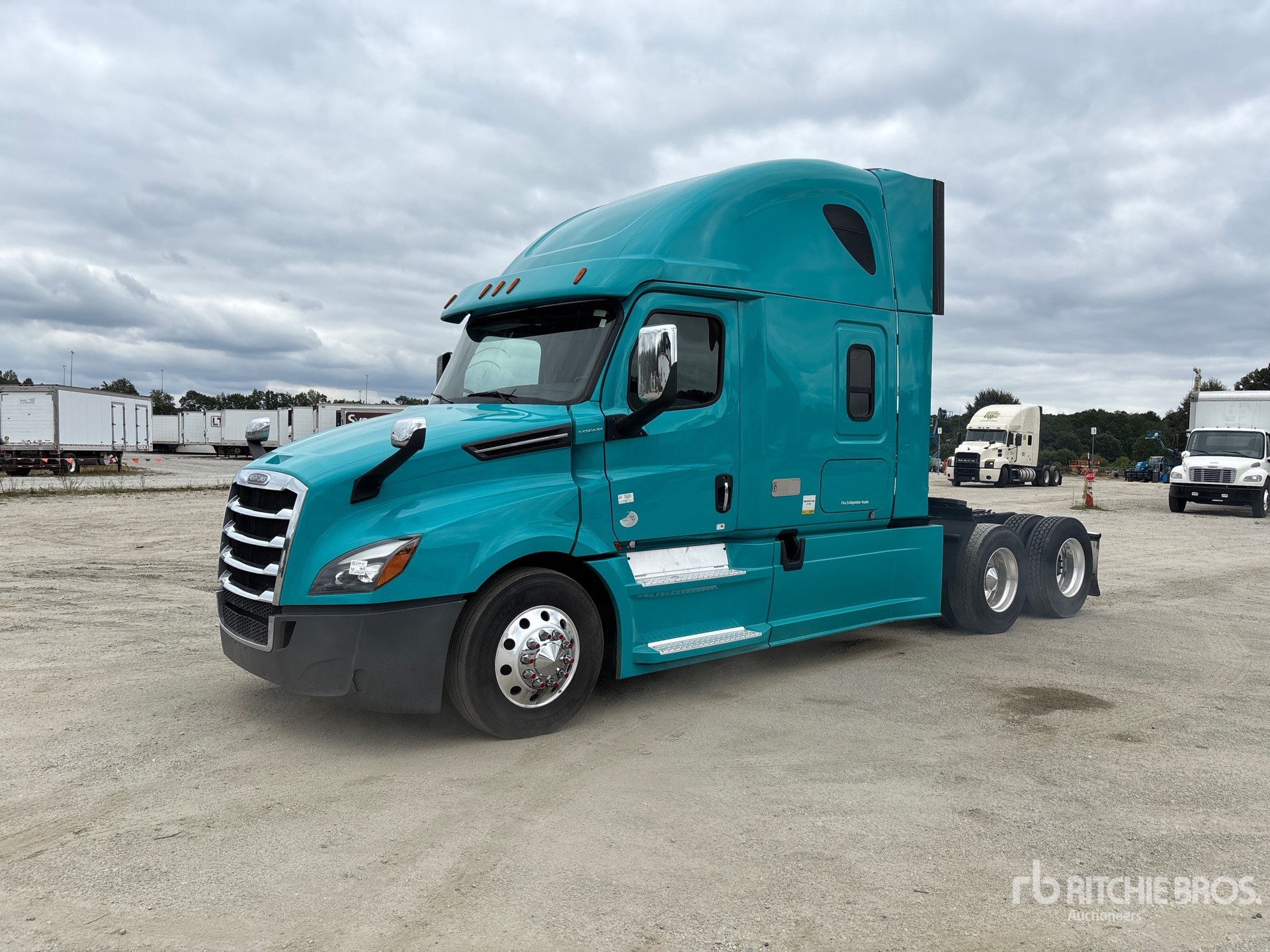 2019 Freightliner Cascadia 126 6x4 T/A Sleeper Truck Tractor
