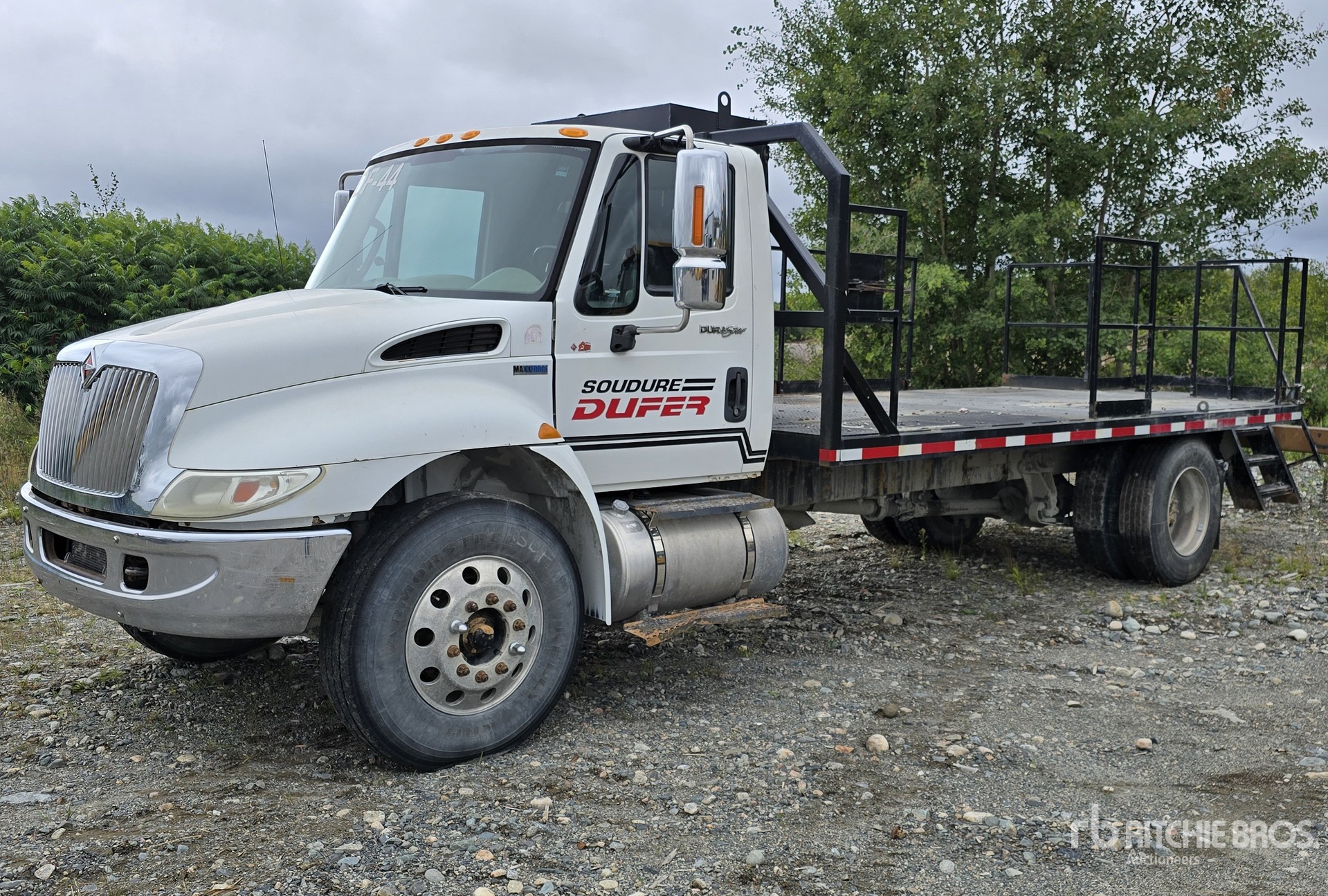 2013 International DuraStar 4300 4x2 Flatbed Truck