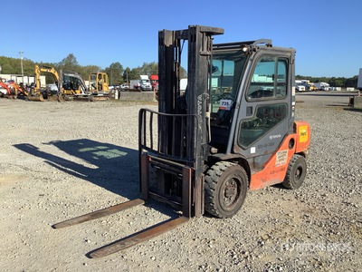 2015 Toyota 8FDU30 5620 lb Pneumatic Tire Forklift