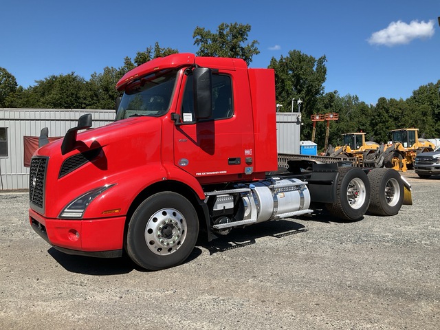 2021 Volvo VNR 6x2 T/A Day Cab Truck Tractor