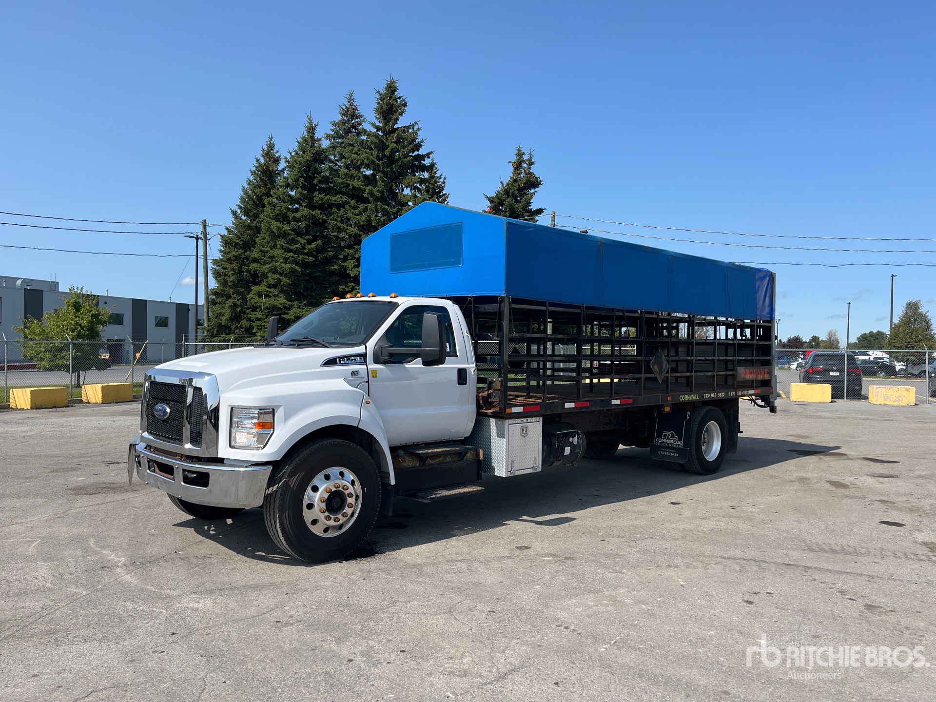 2017 Ford F-750 Camión Caja Abierta